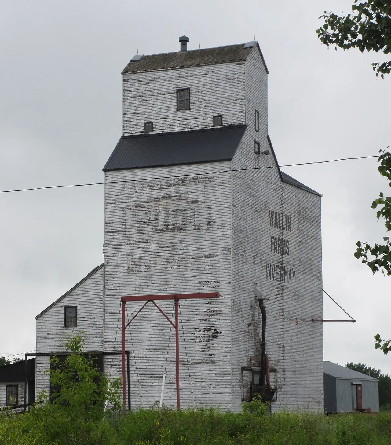 The Invermay grain elevator (Wallin Farms), 2013